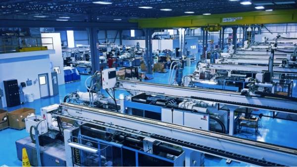 Several filter element equipment in the workshop.