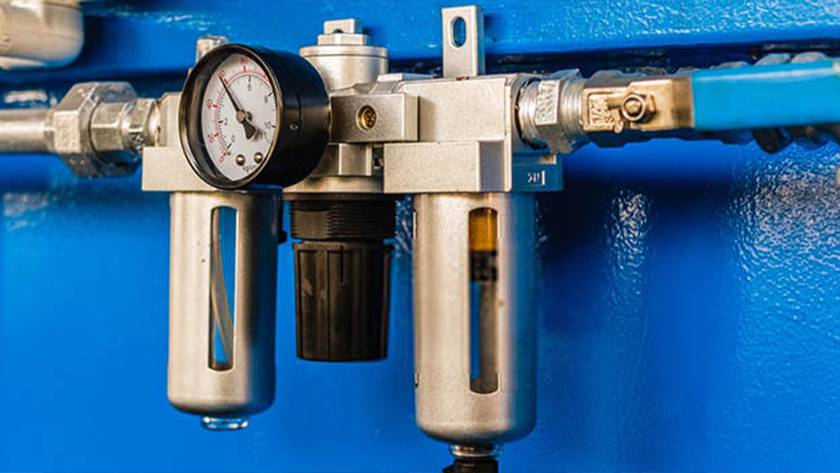 Four hankison precision air filter elements are installed in the compressed air system.